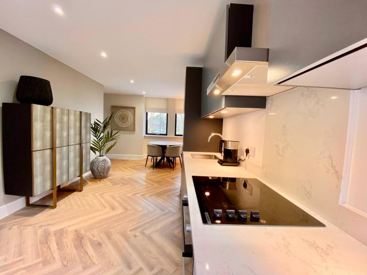 Queen Annes Court Luxury Apartment On High Street Windsor Exterior foto